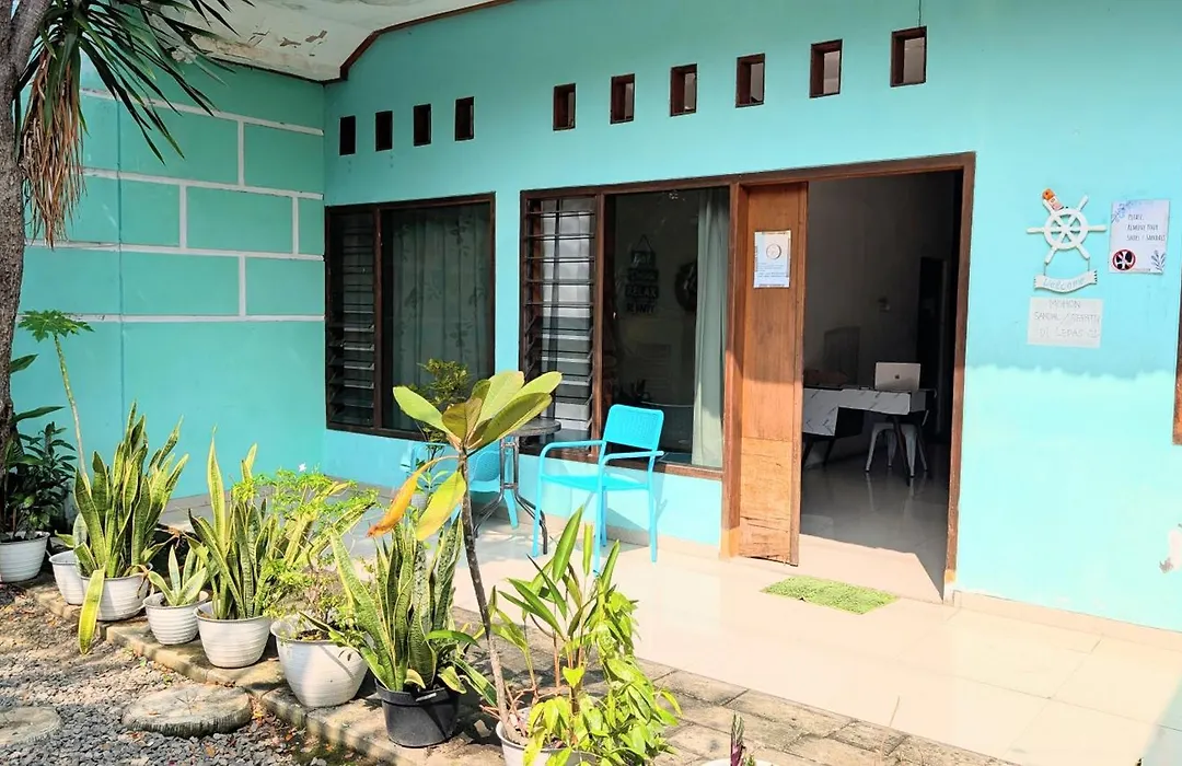 Homey Guesthouse Kertajaya (Syariah)-1